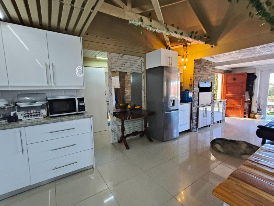 3 Bedroom Property for Sale in Wavecrest Eastern Cape